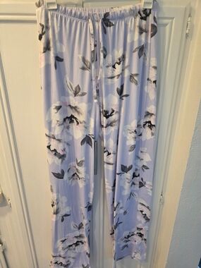 NWT ~ Mia & Tess Women’s Lavender Floral Lounge Pants ~ Size Large